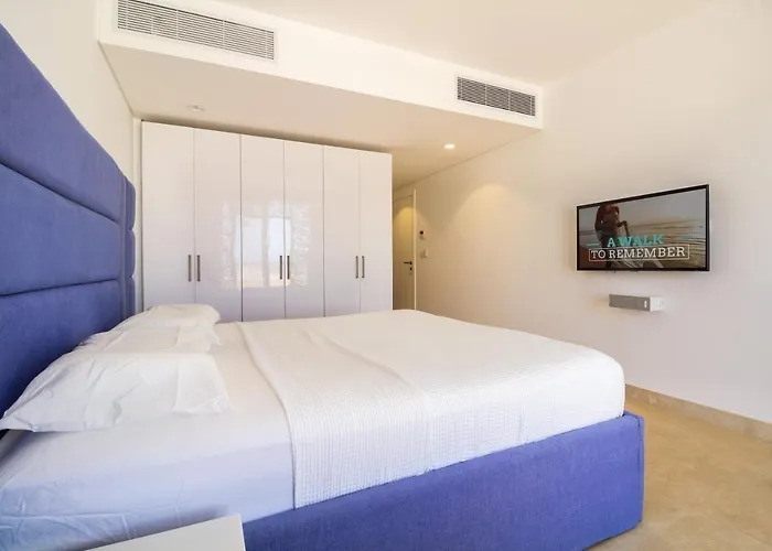 Ollystays - & Pool Free Access, Mangroovy 2br ! *