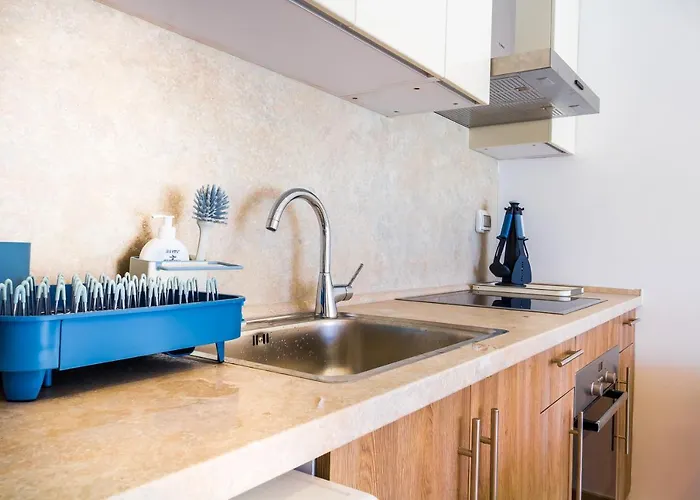 Ollystays - & Pool Free Access, Mangroovy 2br ! *