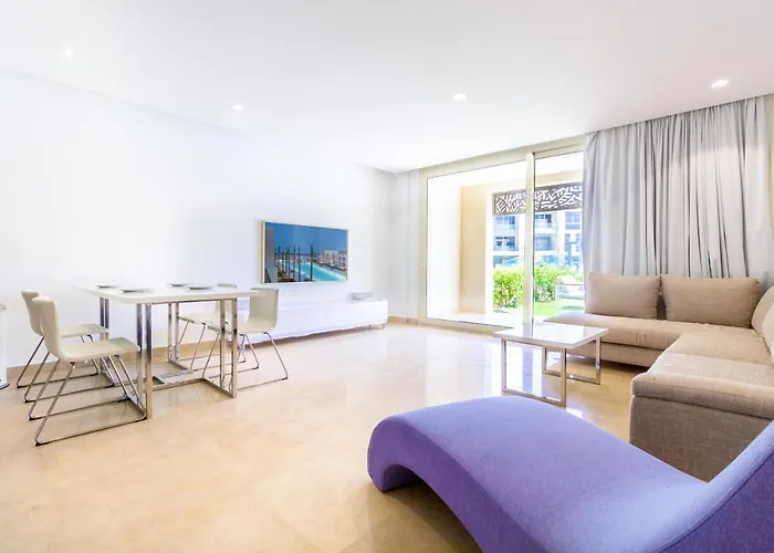Ollystays - & Pool Free Access, Mangroovy 2br ! Appartamento