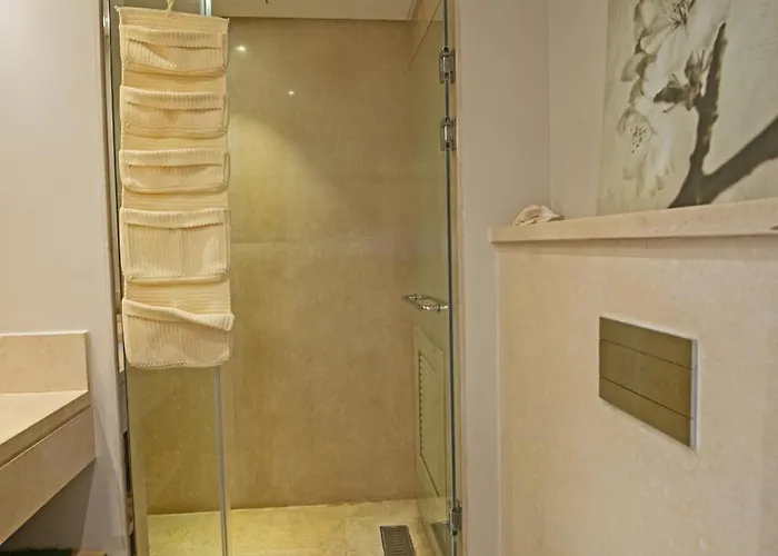 Ollystays - & Pool Free Access, Mangroovy 2br ! *